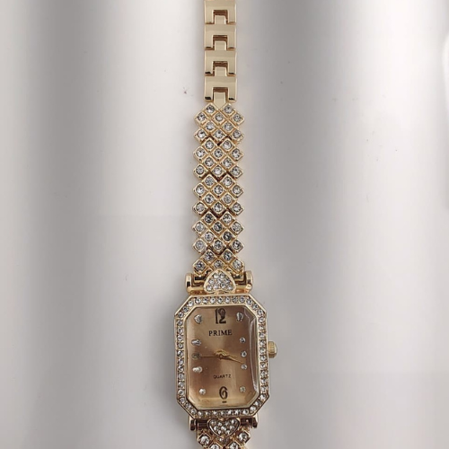 Prime Elegant Gold Crystal Bracelet Watch – Timeless Glamour