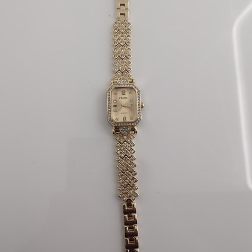 Prime Elegant Gold Crystal Bracelet Watch – Timeless Glamour