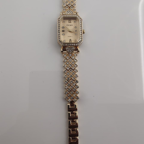 Prime Elegant Gold Crystal Bracelet Watch – Timeless Glamour