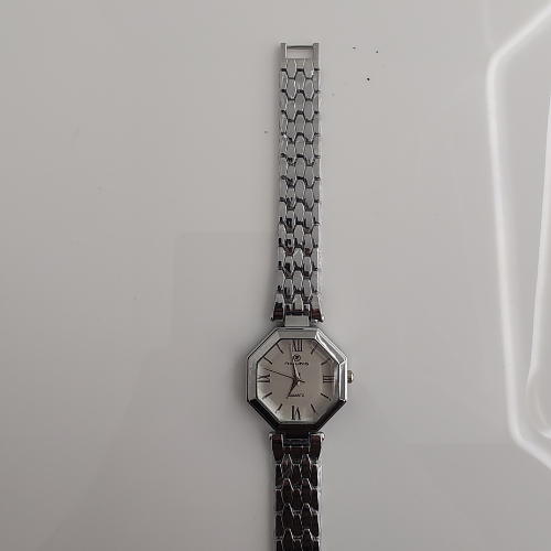 Riluns Silver Octagonal Ladies Watch – Minimalist Elegance