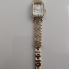 Prime Gold Elegant Crystal Bracelet Watch – Timeless Glamour