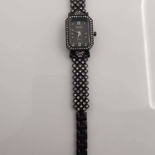 Prime Elegant Black Crystal Bracelet Watch – Timeless Glamour