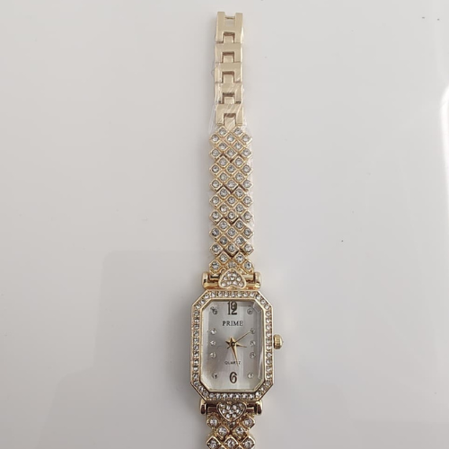 Prime Gold Elegant Crystal Bracelet Watch – Timeless Glamour